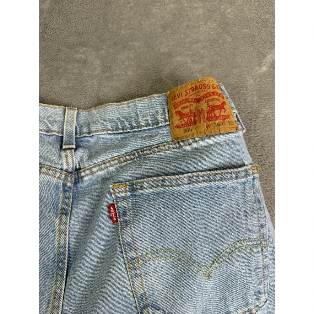 Levi's 505 Regular Fit Straight Jeans Men's Size 36X30 Blue Light Wash